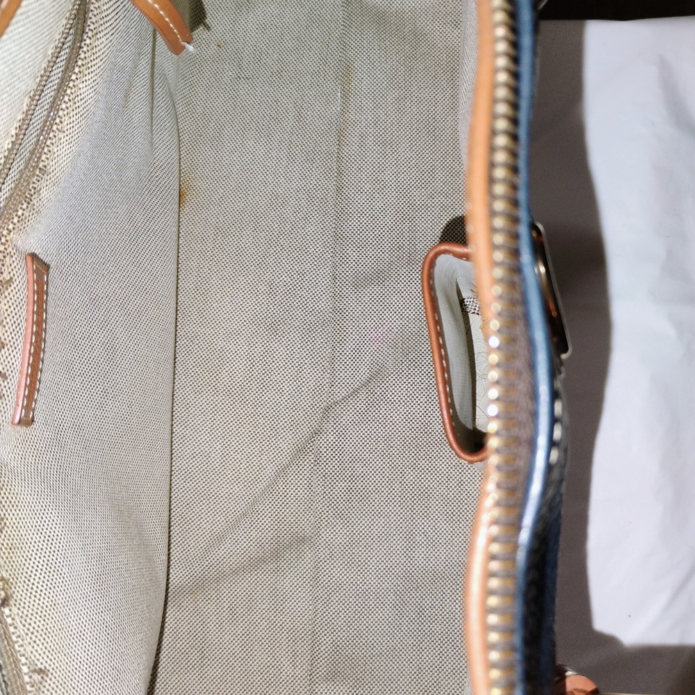 Chic Black and Tan Shoulder Bag - Picture 7 of 12